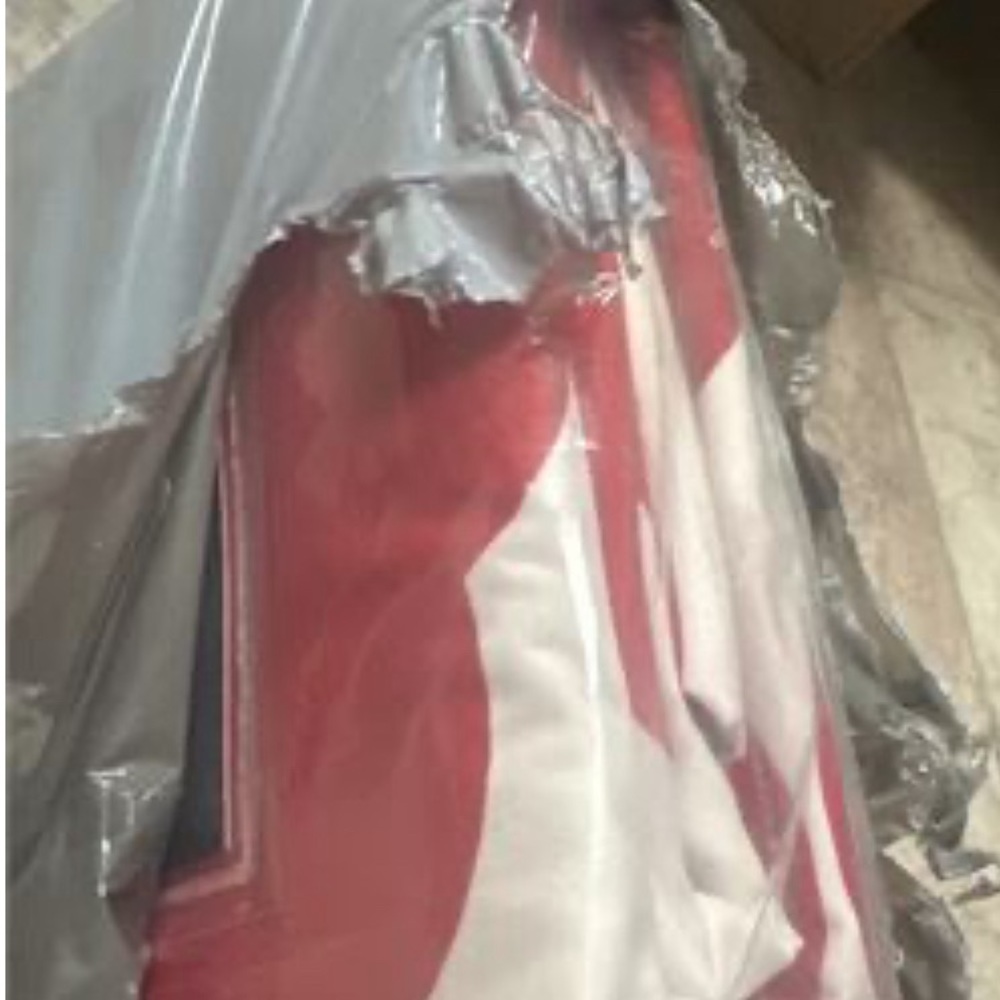 NEW Marimekko Unikko Red Duvet Queen + shams Msp 200.00 Now 90.00 NO OFFERS - Picture 3 of 3